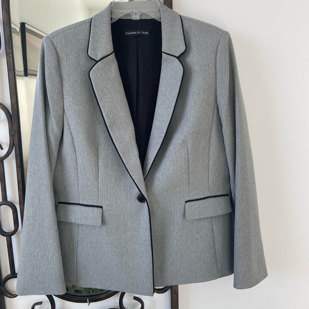 Women’s jacket- Beautiful tweed blazer